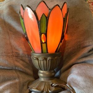 Tiffany style tulip, stain glass table lamp